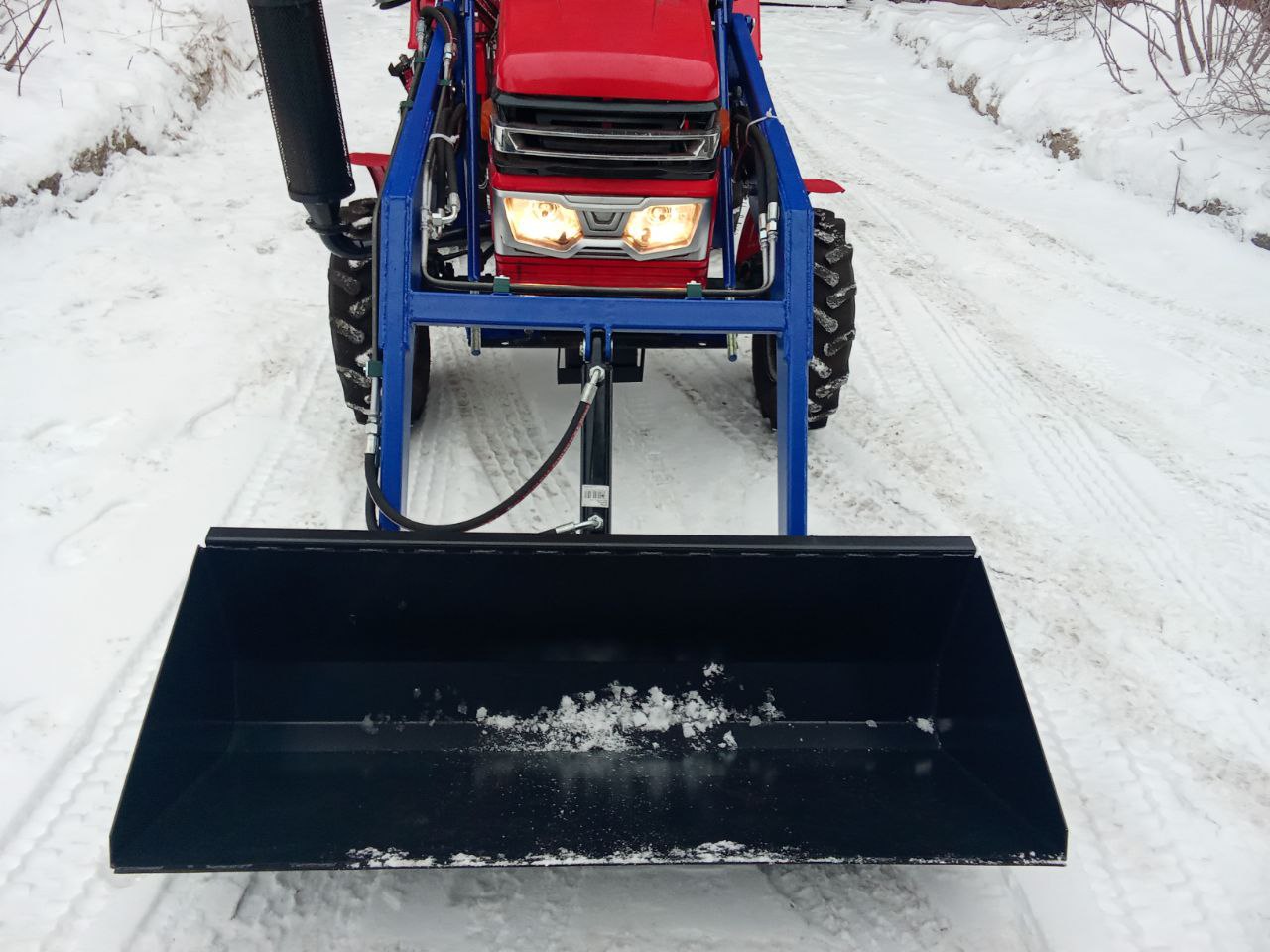 Фронтальный погрузчик на ременной минитрактор