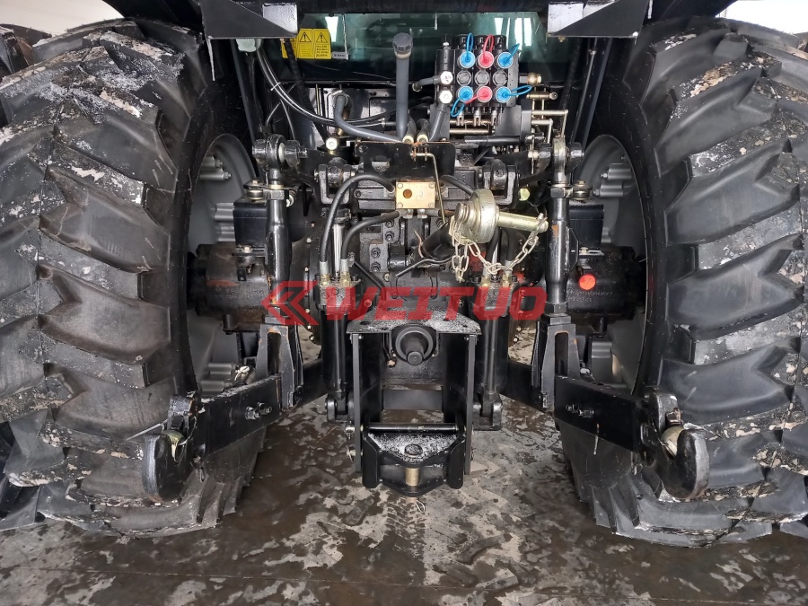 Трактор Weituo 2204 со спаренными колесами