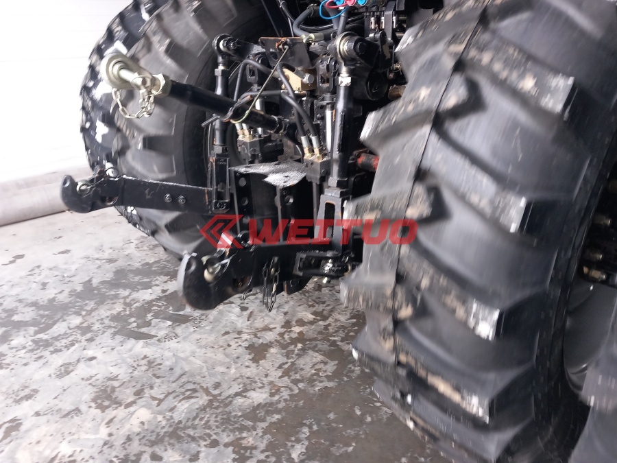 Трактор Weituo 2204 со спаренными колесами